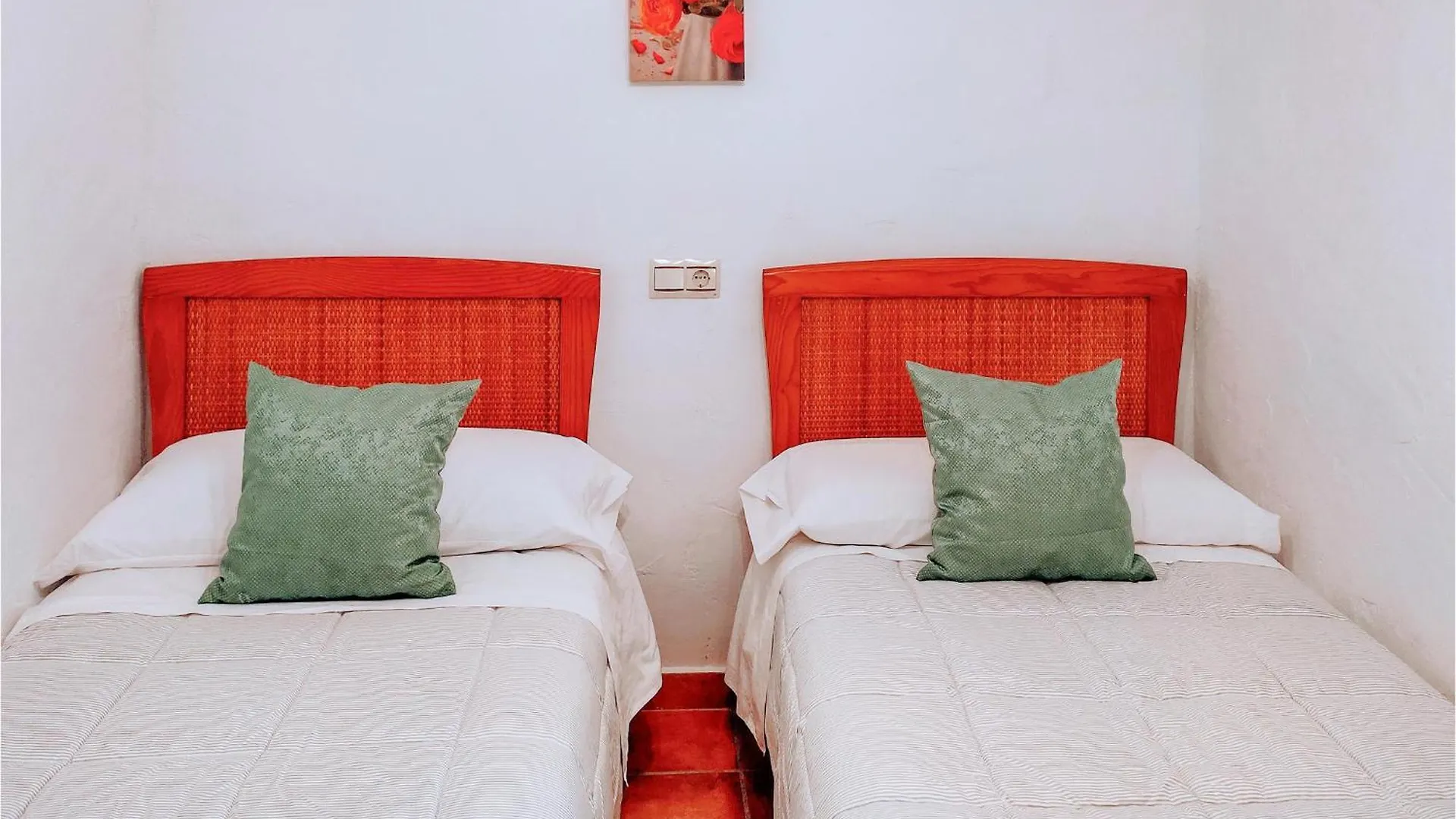 Gorgeous Home In Cajiz With Wifi Cajis 0*,